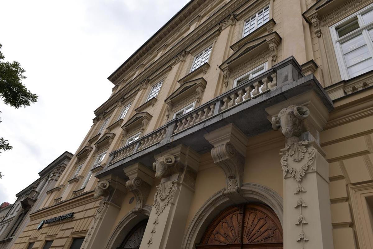 Apartamenty W Palacu Pod Baranami Krasków Eksteriør bilde